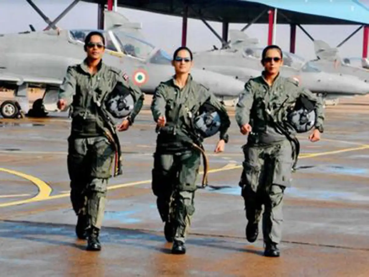 avani chaturvedi educational qualification