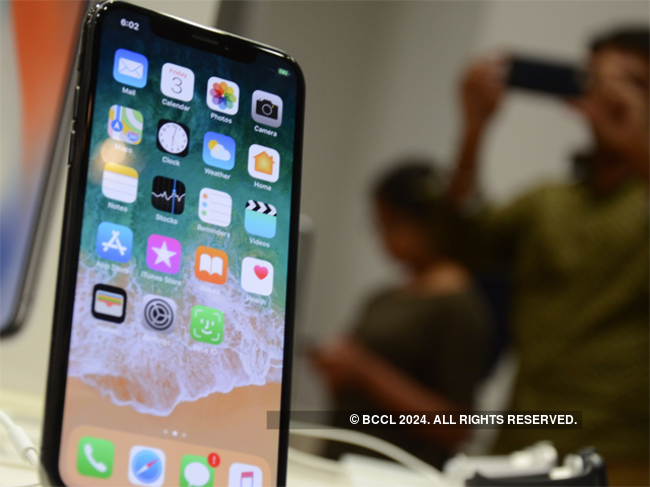 Apple widens lead in premium smartphones