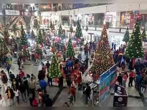 Ghaziabad : Christmas celebrations at a mall in Vaishali, Ghaziabad on Monday. P...