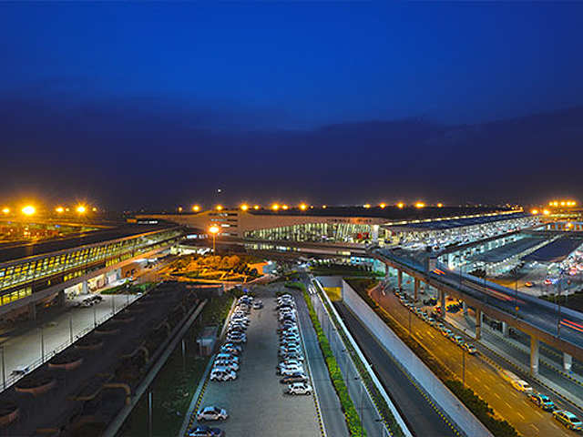 Delhi Airport: Exterior View