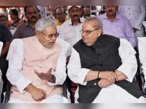 Patna: Bihar Chief Minister Nitish Kumar along with Bihar governor Satya Pal Mal...