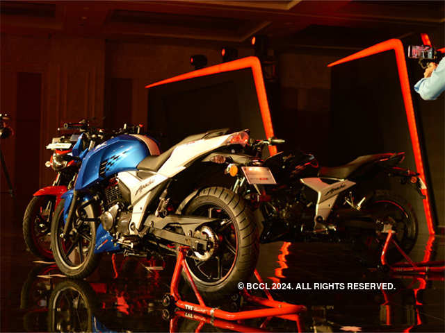 Tvs Motor Tvs Motor Launches 18 Apache Rtr 160 4v At Rs 81 490 Apache Rtr 160 4v Ride Quality The Economic Times