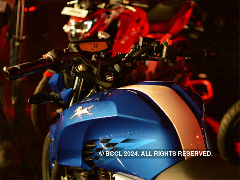 The Looks Tvs Motor Launches 18 Apache Rtr 160 4v At Rs 81 490 The Economic Times