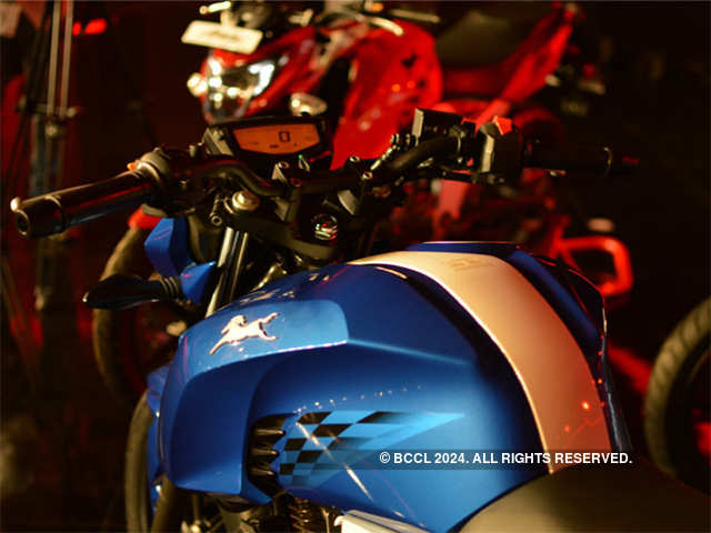 The Looks Tvs Motor Launches 18 Apache Rtr 160 4v At Rs 81 490 The Economic Times
