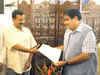 Defamation scare: Kejriwal on apology spree, now says sorry to Gadkari