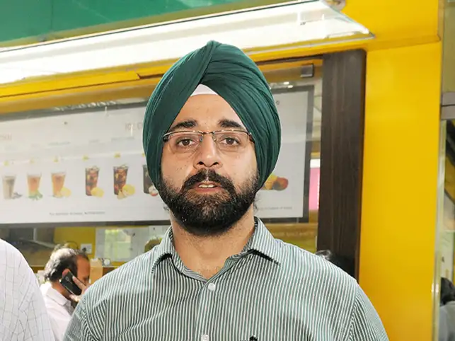 Say no to plastic! This CEO is leading by exampleOROne for the environment! ChaiPoint's Bengaluru plant is 100 per cent plastic-free, says CEO Amuleek Singh Bijralis preaching by example 100 per cent plastic free