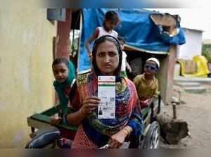 Chennai: A Rohingya Muslim woman showing an Aadhaar Card at Kelambakkam in Chenn...