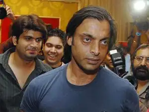 shahid afridi shoaib akhtar urges indian pakistani youth to stand
