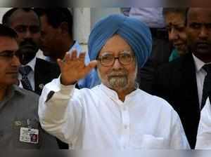 Srinagar: Former prime minister Manmohan Singh waving his hand while arriving fo...