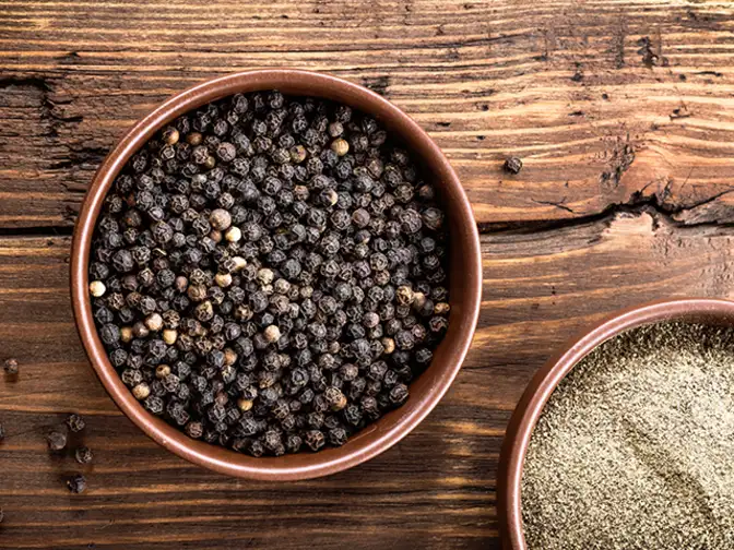 Trying to lose weight? Adding a pinch of pepper to your diet can help