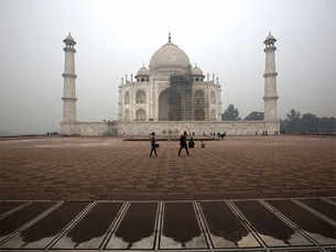 With Taj Mahal turning a bit green, Supreme Court gets mad