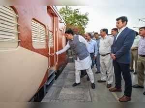 New Delhi: Railway Minister Piyush Goyal visits New Delhi Railway Station to che...