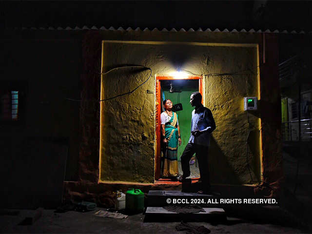 India Why 17 Homes Have No Electricity In 100 Electrified India