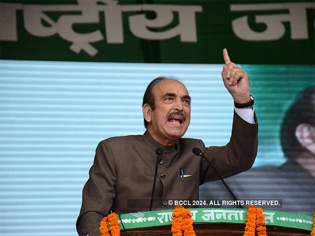 Ghulam Nabi Azad, Congress leader