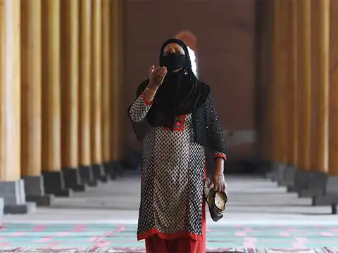 How do Muslims break their fast?