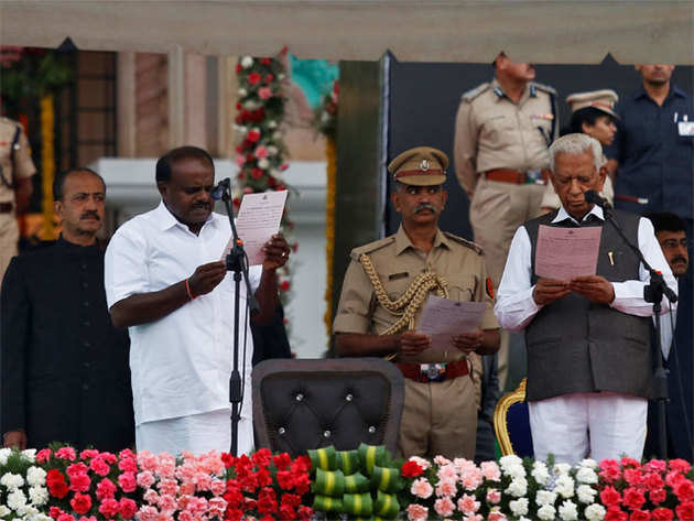 Live: HD Kumaraswamy takes oath as Karnataka CM amid Opposition bonhomie
