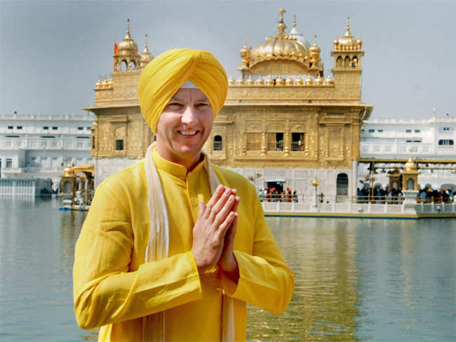 Former Aussie cricketer Brett Lee melts hearts in Punjabi, dons a turban and Sikh avatar