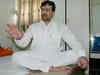 Model-turned spiritual seeker, made famous by Anna Hazare, shoots himself to death