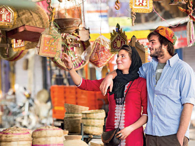 CRAFT REVIVAL: Trails to showcase and promote handicrafts in various states are growing popular with global tourists visiting India (©ImagesBazaar)