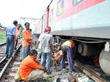 Rajdhani Express derails in West Bengal