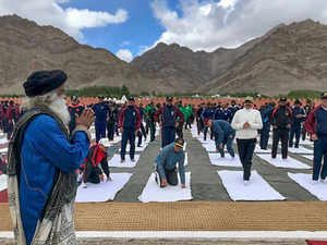 Isha Foundation's Sadhguru to train soldiers in Yoga at Siachen base camp
