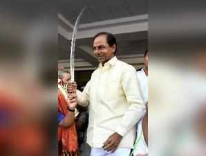 Hyderabad: Telangana chief minister K Chandrasekhar Rao being felicitation swor...