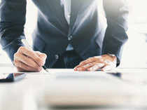 Banker---ThinkStock