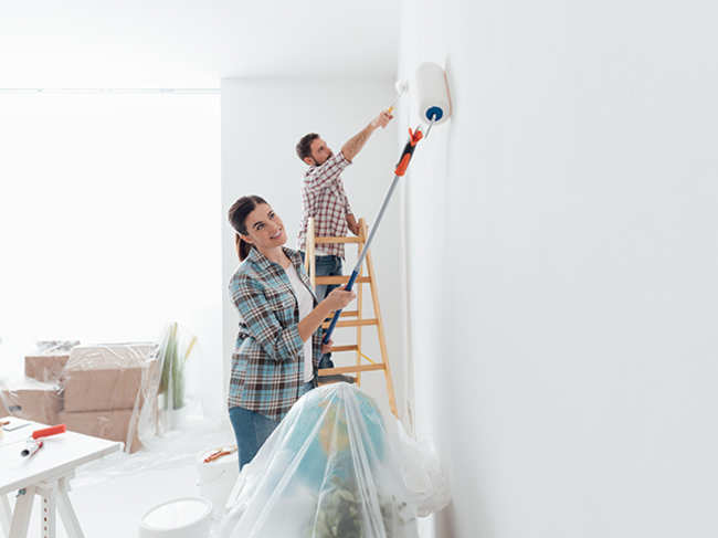 home-decor-moving-shuftimg-paint-couple-ThinkstockPhotos-670170008