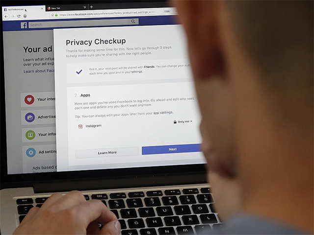 Using a Facebook Avatar to protect your identity on Facebook