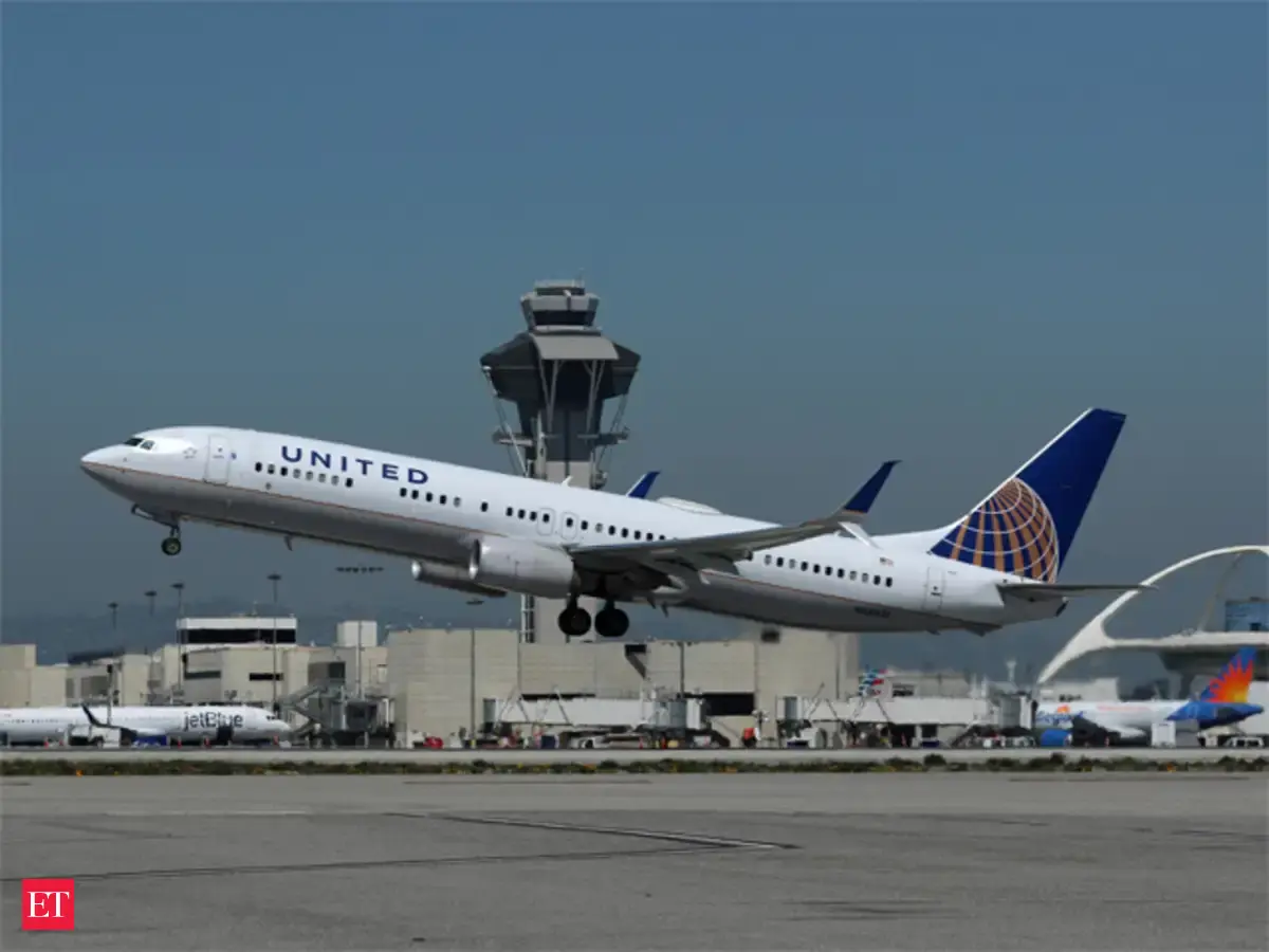 Airline advertises for actors to fill seats pics Airline advertises for actors to fill seats pics