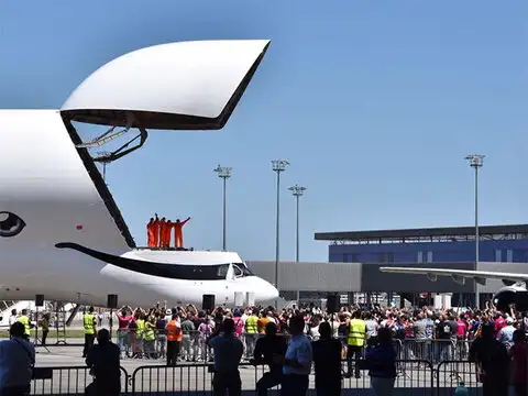 Put to move plane parts