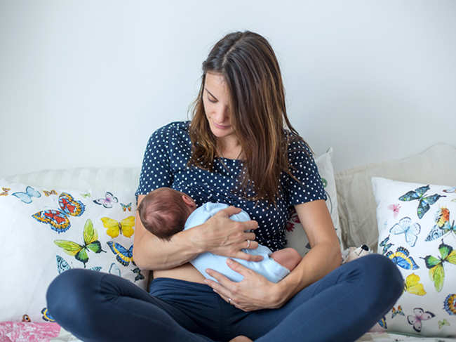 mother-child-breastfeeding-ThinkstockPhotos-841144514