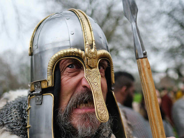 Did Vikings wear helmets?