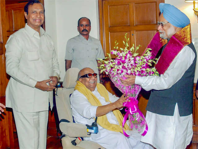 Karunanidhi with Manmohan Singh