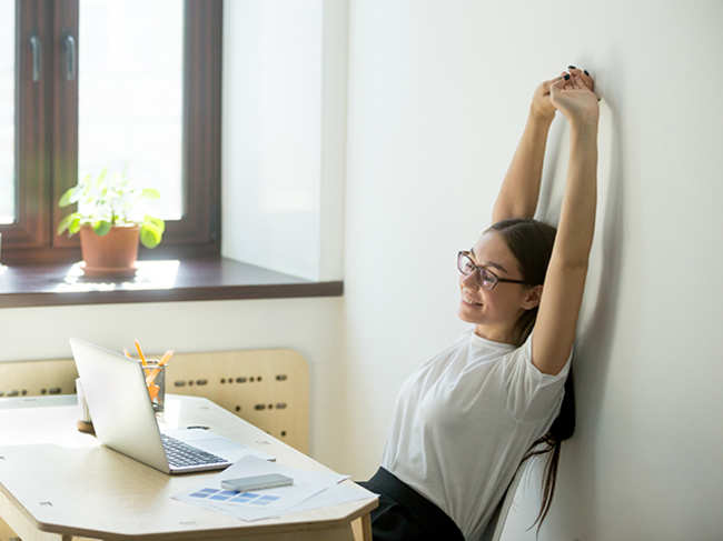 work-office-stretch-exercise-fitness-GettyImages-857213716