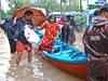 Kerala floods: Life comes to a standstill; Rain to continue for next 2 days