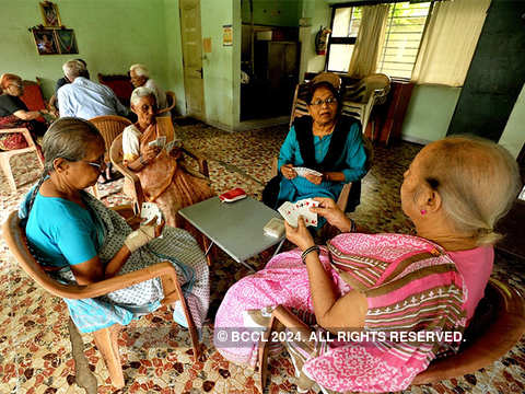 India's senior citizens - The story behind the photo that is going viral |  The Economic Times