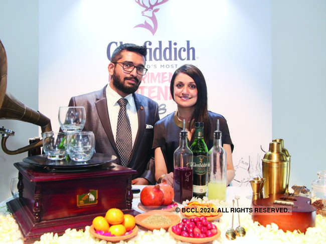 ETP5 02 India winners of the Glenfiddich World's Most Experimental Bartender competition- Bartender Rohan Matmary and singer Sonam Kalra 5c