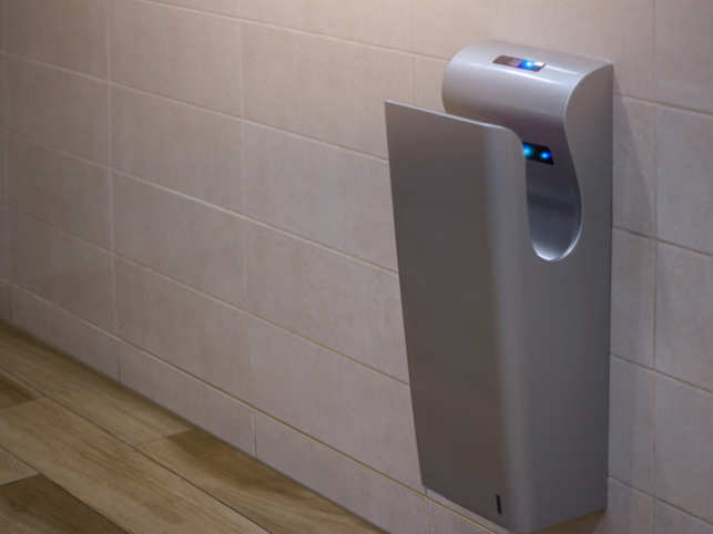 hand-dryer-washroom-hand-dryer-spreads-more-germs-than-disposable