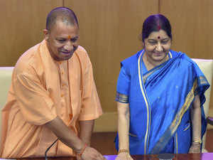 Sushma-swaraj-yogi-pti