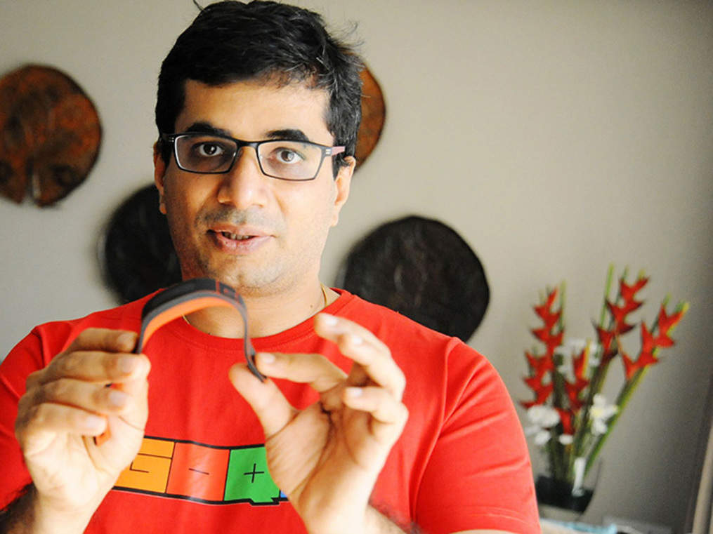 Apple to the right, Fitbit to the left: Does Vishal Gondal's GOQii have enough Karma to make it?