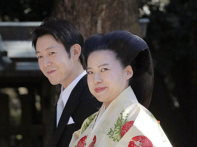 Princess Ayako Japanese Princess Ayako Gives Up Royal Status For Love Marries Commoner The Economic Times