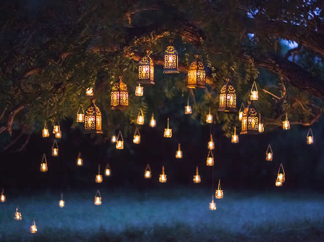 lanterns-lights-diwali-decor-festive-party-GettyImages-812896714