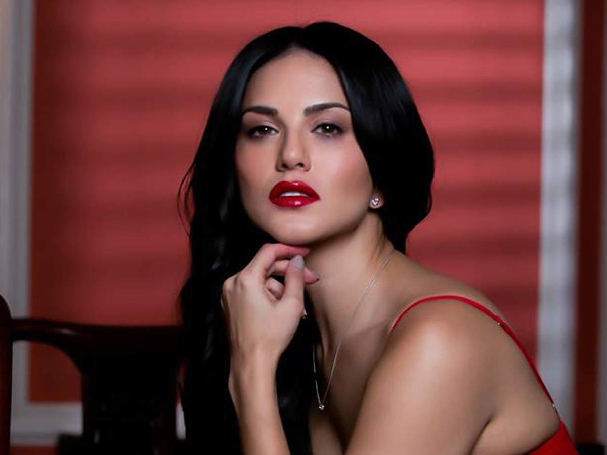 Sunny Leone Red Lipstick Long Video - Sunny Leone: Latest News on Sunny Leone | Top Stories & Photos on ...