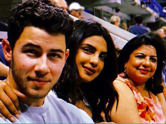 (L-R) Nick Jonas, Priyanka ​Chopra and her mother Madhu​