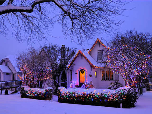 Longer%20stay%20in%20North%20America%20-%20Indians%20keen%20on%20celebrating%20white%20Christmas,%20%20New%20Year%20|%20The%20Economic%20Times