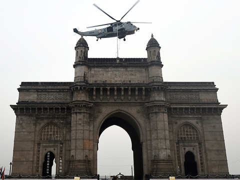 Precision - Indian Navy shows off skills at Gateway of India ahead of Beating  Retreat ceremony | The Economic Times