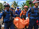 Doctors, rescuers work in tsunami-struck Indonesia