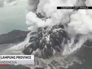 Indonesia: Tsunami set off by volcanic eruption leaves beach towns devestated