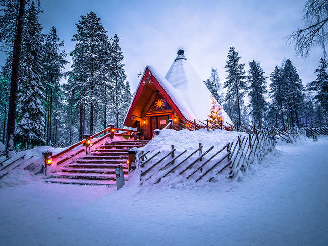 travel-Santa-Claus-village-of-Rovaniemi,-Finland-GettyImages-1033838774